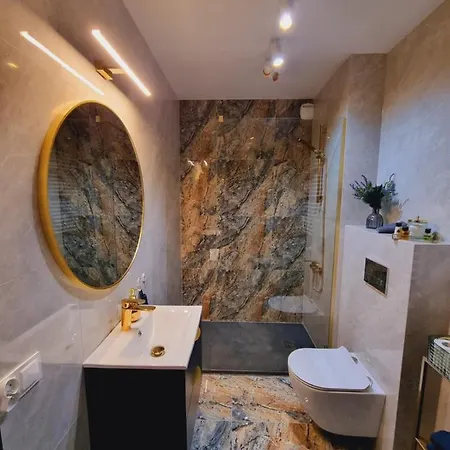 Jacuzzi Apartment